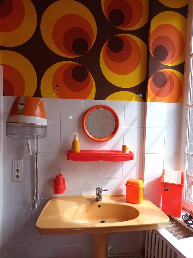 Vintage ,La Capsule Temporelle Wifi Draps Parking Publique Gratuit Apartment Thiers Exterior photo